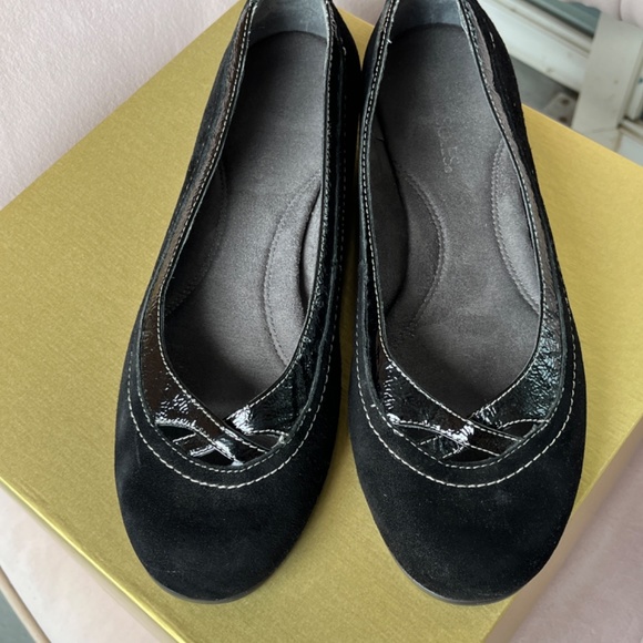 Aeorosoles 9M soft black flats, in suede with patent leather accents. - Picture 9 of 12